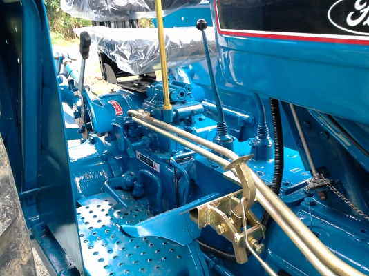 ขายฟอรด์ 7810 คาราโร่ 6 สูบ 115แรงเกียรกลาง ดันหน้าหางสาม เล่มทะเบียน