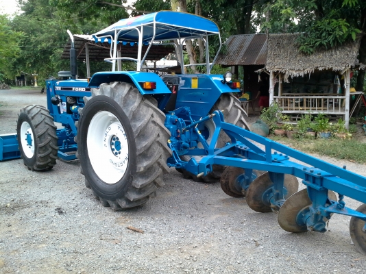 ขายฟอรด์ 7810 คาราโร่ 6 สูบ 115แรงเกียรกลาง ดันหน้าหางสาม เล่มทะเบียน