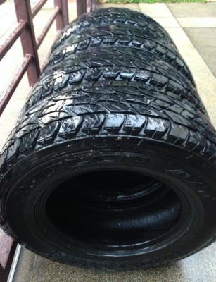 ยาง All Bridgestone 225 70 15 สิ้นปี13 ดอกเต็ม ไม่มีปะ ราคาไม่แพง