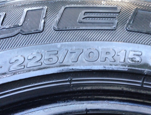ยาง All Bridgestone 225 70 15 สิ้นปี13 ดอกเต็ม ไม่มีปะ ราคาไม่แพง