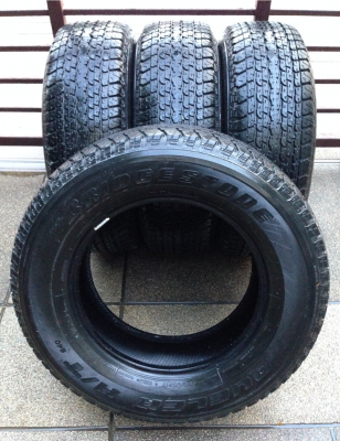 ยาง Bridgestone 255 65 17 กลางปี12 ดอกเต็ม เนื้อนิ่มๆ พร้อมใช้งาน ราคาไม่แพง