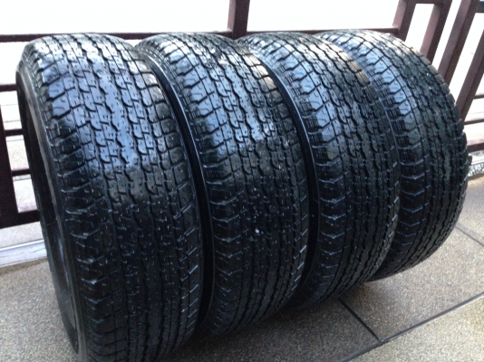 ยาง Bridgestone 255 65 17 กลางปี12 ดอกเต็ม เนื้อนิ่มๆ พร้อมใช้งาน ราคาไม่แพง