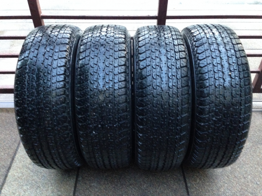 ยาง Bridgestone 255 65 17 กลางปี12 ดอกเต็ม เนื้อนิ่มๆ พร้อมใช้งาน ราคาไม่แพง