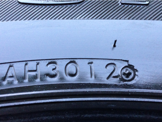 ยาง Bridgestone 255 65 17 กลางปี12 ดอกเต็ม เนื้อนิ่มๆ พร้อมใช้งาน ราคาไม่แพง