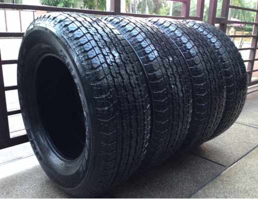 ยาง Bridgestone 255 65 17 กลางปี12 ดอกเต็ม เนื้อนิ่มๆ พร้อมใช้งาน ราคาไม่แพง
