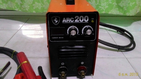 ตู้เชื่อมอินเวอร์เตอร์ บอสเวล ขนาด 200 แอมป์ หน้าจอดิจิตอลปรับไฟได้แม่นยำ และตัวนี้มี ระบบ arc force ทำให้การเชื่อมเป็นเรื่องไม่ยาก สำหรับมือใหม่     เชื่อมง่าย เสียบปลั๊กไฟบ้านใช้งานได้เลยครับ