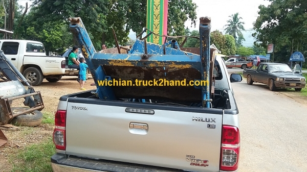 ขายแล้วตักหน้ารถไถฟอร์ดเก่านอก ตรงรุ่นฟอร์ด5610 แต่ชุดนี้ขนาดเล็ก น่าจะแปลงใส่รถไถขนาดกลางได้พอดีครับ