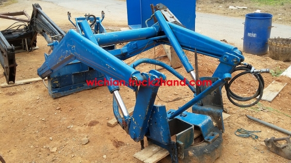 ขายแล้วตักหน้ารถไถฟอร์ดเก่านอก ตรงรุ่นฟอร์ด5610 แต่ชุดนี้ขนาดเล็ก น่าจะแปลงใส่รถไถขนาดกลางได้พอดีครับ