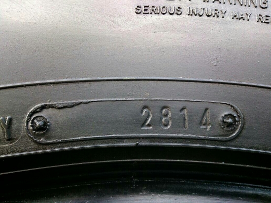 ขายยาง DUNLOP 265/65R17 ยางสัปดาห์ที่28ปี14 ดอกยางหนาสดเท่ากันไม่แตกลายไม่ร้าวไม่มีปะสวยๆ จำนวน 1 ชุด ขายยาง DUNLOP 265/65R17 ยางสัปดาห์ที่28ปี14 ดอกยางหนาสดเท่ากันไม่แตกลายไม่ร้าวไม่มีปะสวยๆ จำนวน 1 ชุด