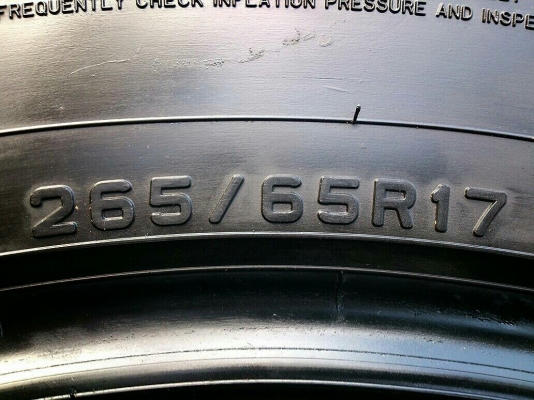 ขายยาง DUNLOP 265/65R17 ยางสัปดาห์ที่28ปี14 ดอกยางหนาสดเท่ากันไม่แตกลายไม่ร้าวไม่มีปะสวยๆ จำนวน 1 ชุด ขายยาง DUNLOP 265/65R17 ยางสัปดาห์ที่28ปี14 ดอกยางหนาสดเท่ากันไม่แตกลายไม่ร้าวไม่มีปะสวยๆ จำนวน 1 ชุด