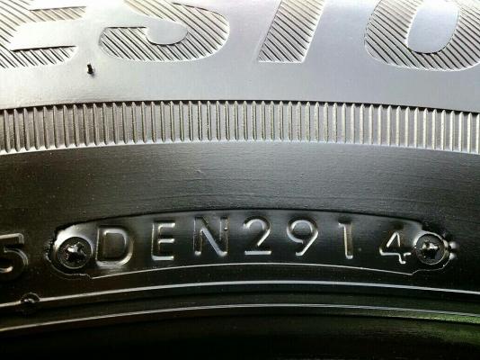 ขายยาง บริดสโตน อีโคเปีย 225/65R17 ยางสัปดาห์ที่29 ปี14 ดอกยางหนาเต็มสดนิ่มลึกเท่ากันไม่ร้าวไม่แตกลายสวยมากๆ จำนวน 1 ชุด