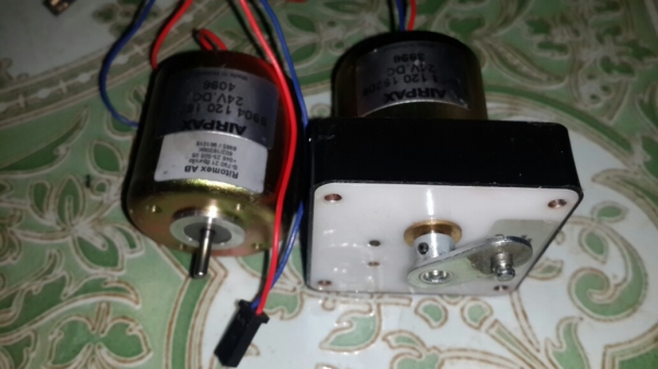 มอเตอร์ 24 โวล์ ขนาดเล็ก 100 บาท