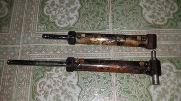 กระบอกไฮดรอลิค อันละ 700 บาท