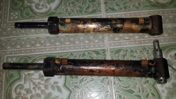 กระบอกไฮดรอลิค อันละ 700 บาท