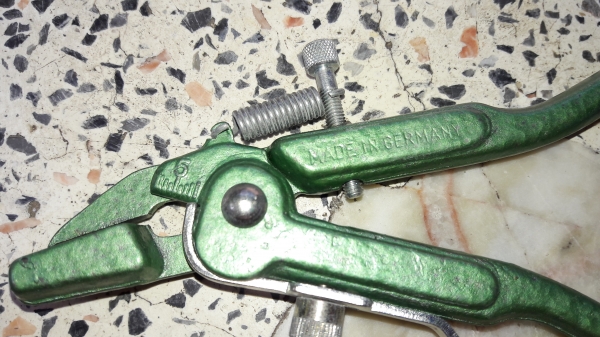 ขายคัดคองเลื่อยเยอรมันเก่าเก็บจระเข้สามดาว Made in Germany.