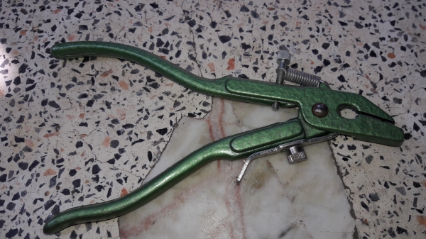 ขายคัดคองเลื่อยเยอรมันเก่าเก็บจระเข้สามดาว Made in Germany.