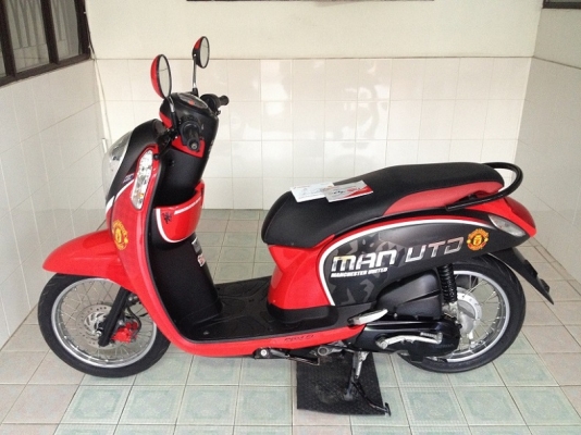 Scoopy-i ลายMan U เจ้าของขายเอง ดูแลอย่างลูก วิ่ง9000 ปี56 (ของแถม 4 รายการ)