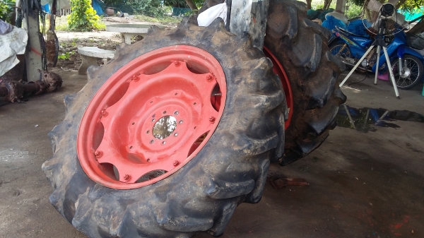 จัดส่ง จ.พะเยา ขอบคุณครับ ขายยางหลังคูโบต้า รุ่น m ขอบ32 พร้อมกะทะ พร้อมใช้งาน