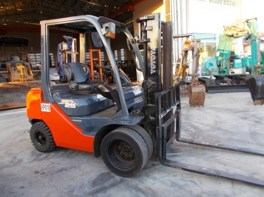 ขายFORKLIFT-TOYOTA รุ่น8 2.5ตัน