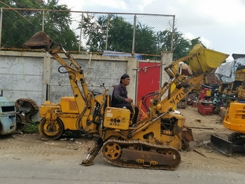 ขาย รถแบคโฮ รถหน้าตักหลังขุดตีนตะขาบ แทร็กเหล็ก KOMATSU รุ่น D10S เครื่องดีเชล 2 สูบ ขาย รถแบคโฮ รถหน้าตักหลังขุดตีนตะขาบ แทร็กเหล็ก KOMATSU รุ่น D10S เครื่องดีเชล 2 สูบ