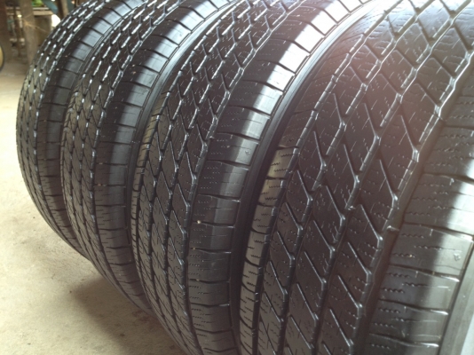 ยางMICHELIN  265 65R17 ลงพื้นปลายปี2014สภาพสวยมากๆ อกเยอะมากๆไม่มีปะ