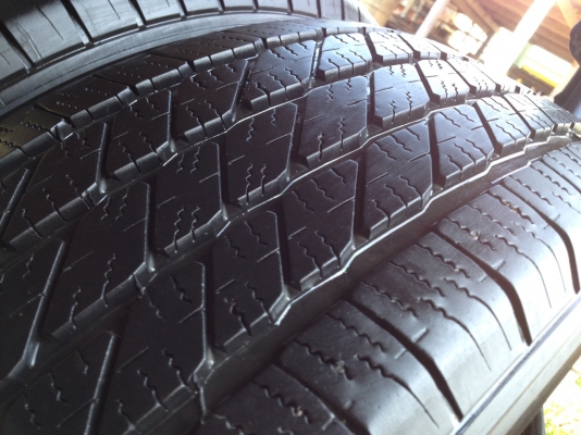 ยางMICHELIN  265 65R17 ลงพื้นปลายปี2014สภาพสวยมากๆ อกเยอะมากๆไม่มีปะ