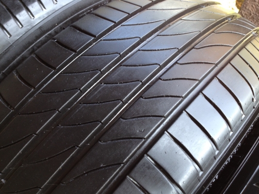 ยาง มิชลิน195 65R15 ลงพื้นปลายปี2014 สภาพสวยดอกเยอะมากๆไม่มีปะ