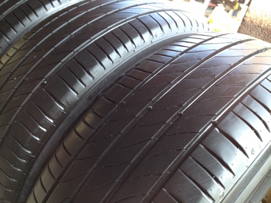 ยาง มิชลิน195 65R15 ลงพื้นปลายปี2014 สภาพสวยดอกเยอะมากๆไม่มีปะ