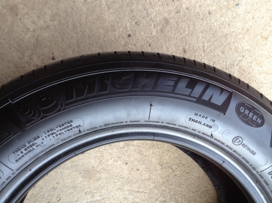 ยาง มิชลิน195 65R15 ลงพื้นปลายปี2014 สภาพสวยดอกเยอะมากๆไม่มีปะ