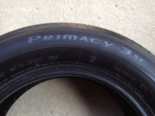 ยาง มิชลิน195 65R15 ลงพื้นปลายปี2014 สภาพสวยดอกเยอะมากๆไม่มีปะ