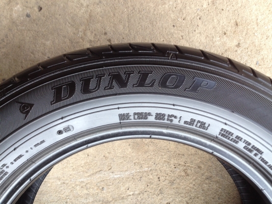 ยางDUNLOP 215 60R16 ปี2014 สภาพสวยดอกเยอะมากๆไม่มีปะ
