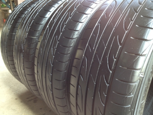 ยางDUNLOP 215 60R16 ปี2014 สภาพสวยดอกเยอะมากๆไม่มีปะ