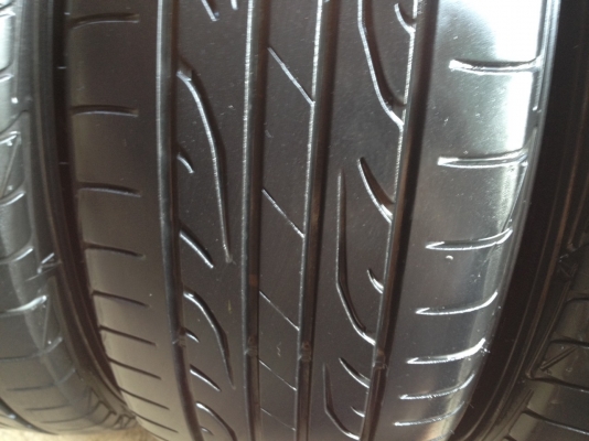 ยางDUNLOP 215 60R16 ปี2014 สภาพสวยดอกเยอะมากๆไม่มีปะ