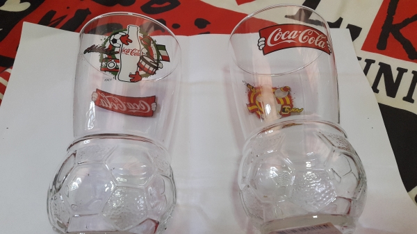 แก้วโค้ก ทรงสูง ฟุตบอลยูโร และลายอื่นๆ สภาพสวยเก่าเก็บ ใบละ 60
