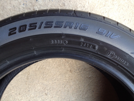 ยางDUNLOP 205 55R16ปี2014สวยถูกคุ้ม ยางDUNLOP 205 55R16ปี2014สวยถูกคุ้ม
