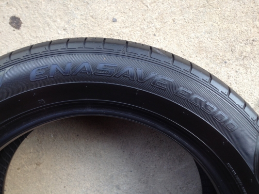 ยางDUNLOP 205 55R16ปี2014สวยถูกคุ้ม ยางDUNLOP 205 55R16ปี2014สวยถูกคุ้ม