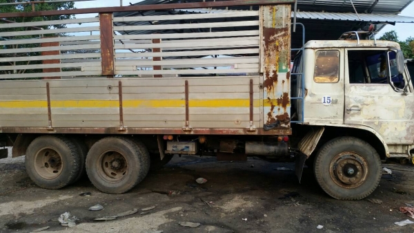 สิบล้อเพาเดียว KT920 เครื่อง HO7C 185 แรง ่เกียร์ HO ช่างล่าง ใหญ่เพาเดียว พวงมาลัยเพาเวอร์  กะบะสวยข้างปิเนียม เล่มทะเบียนชุดโอนครบ