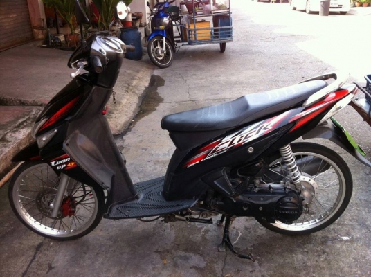 Click ปี 48 รถบ้าน เครื่องเดิมๆ มีเล่ม เอกสารพร้อม โทร. 02-9165022,099-0812001