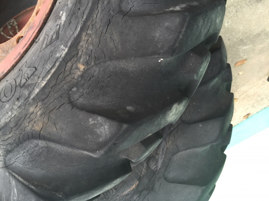 ขายด่วนล้อกระทะพร้อมยางดอกเต็ม 2ล้อ jh30 หม้อน้ำ1ลูก ขายด่วนล้อกระทะพร้อมยางดอกเต็ม 2ล้อ jh30 หม้อน้ำ1ลูก