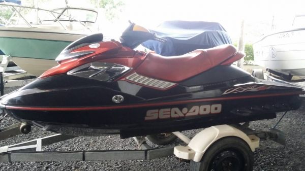 ขายเทเลอร์์์เจ็ทสกี  ใส่เรือสี่จังหวะ