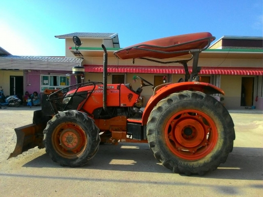 ขายรถไถ KUBOTA M 7040 สภาพดีเดิมๆพร้อมใช้งาน อุปกรณ์ครบ 2 ชิ้นมีพร้อมดันหน้า และผานพรวนCMT ขายรถไถ KUBOTA M 7040 สภาพดีเดิมๆพร้อมใช้งาน อุปกรณ์ครบ 2 ชิ้นมีพร้อมดันหน้า และผานพรวนCMT