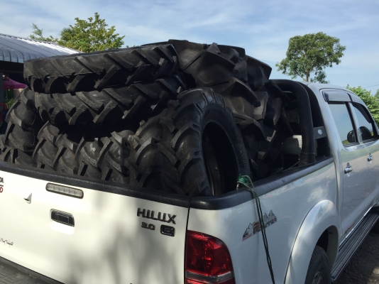 ขายเหมายางใหม่ยกกอง มียางหลังคูโบต้า 45,47(1คู่) ยางหน้าคูโบต้า45,47(5คู่) ยางหน้าคูโบต้า34,36(3คู่) ราคานี้คุ้มชัวร์