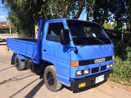 4ล้อISUZU NKR 88 แรง  รถสภาพดี พร้อมใช้ เครื่องดี ชัชชีสวย กระจกไฟฟ้า แอร์พร้อม ขาย250,000 บาท ศุภากร 081-1903107 - 081-4252943