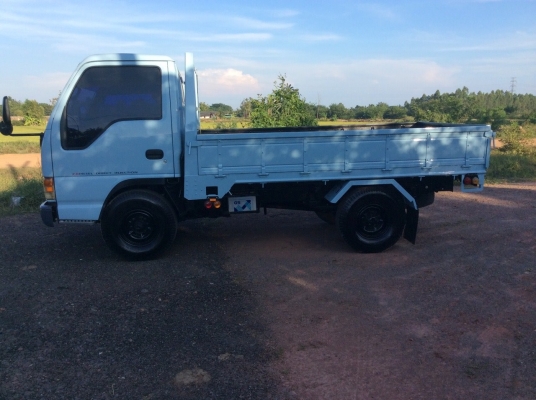 4ล้อISUZU NKR 88 แรง (รถห้างแท้)  รถสภาพดี พร้อมใช้ เครื่องดี ชัชชีสวย กระจกไฟฟ้า แอร์พร้อม (จดป้ายทะเบียนไม่ติดเวลาได้)350,000 บาท ศุภากร 081-1903107 - 081-4252943