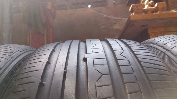 ยาง NITTO NT830 205-45-17 ปี 3612 ดอกเหลือเยอะ