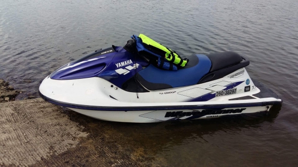 เจ็ทสกี YAMAHA GP1200 นัดลองได้นะครับ หรือใครเอาของมาแลกเสนอมาครับ