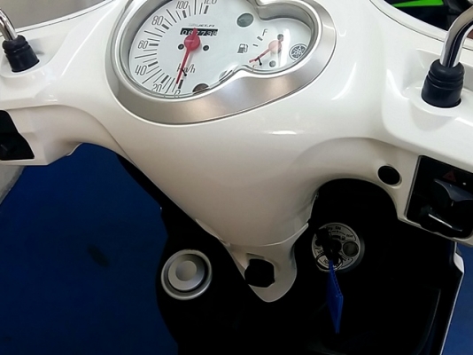 filano สีขาว พิมนิยม รถขับสบาย สไตล์รถป๊อป แต่ขับดีกว่าเยอะ  รถเดือน มีนาคม ปี55 ไมล์ 8 พันโล ฟรีโอน แถม 4 รายการ 26900