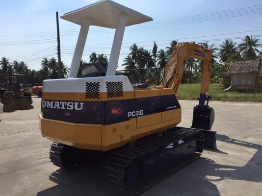 รถขุด KOMATSU PC20-6 มือสองทำสีใหม่ นำเข้าญี่ปุ่น