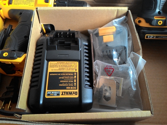 ชุดสว่านไร้สาย,สว่านไขควง DeWALT DCK211S2 ไฟ12โวลท์พร้อมแท่นชาร์จแบ็ตลิเทียม2ก้อนและกระเป๋าส่งEMSฟรี ชุดสว่านไร้สาย,สว่านไขควง DeWALT DCK211S2 ไฟ12โวลท์พร้อมแท่นชาร์จแบ็ตลิเทียม2ก้อนและกระเป๋าส่งEMSฟรี