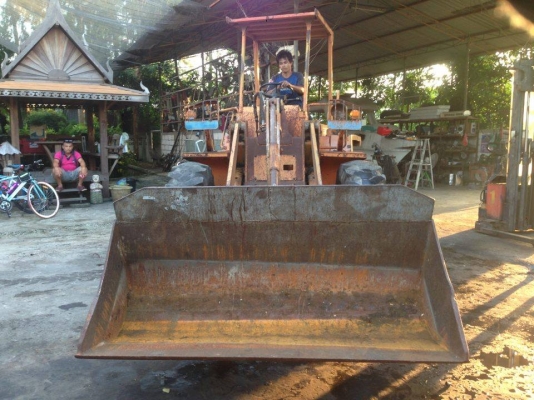 ขายรถตักขนาดใหญ่ โตโยต้า6สูบ พร้อมใช้งานครับ 2 เพลาครับขาย 230000 บาท